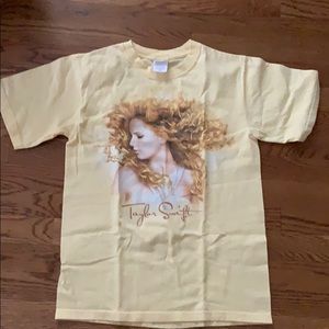 Taylor Swift Fearless tour shirt